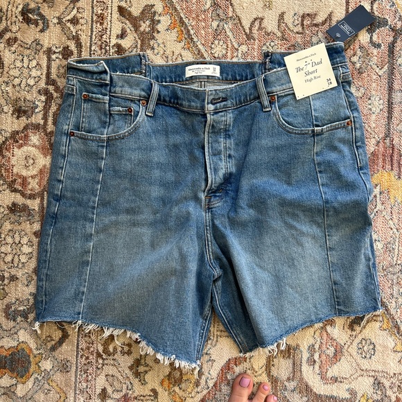 Abercrombie & Fitch Pants - Size 34 shorts from Abercrombie. NWT